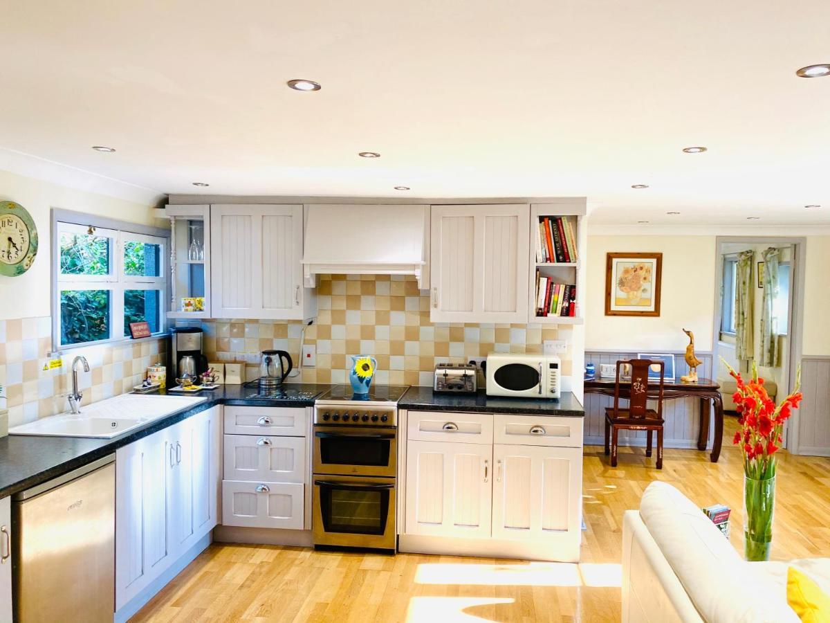 Amber Lodge Hickstead-A Burgess Hill Exterior photo