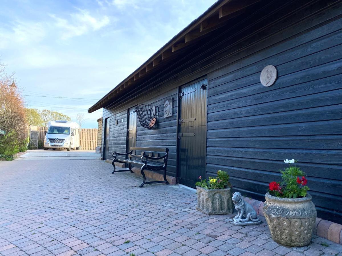 Amber Lodge Hickstead-A Burgess Hill Exterior photo