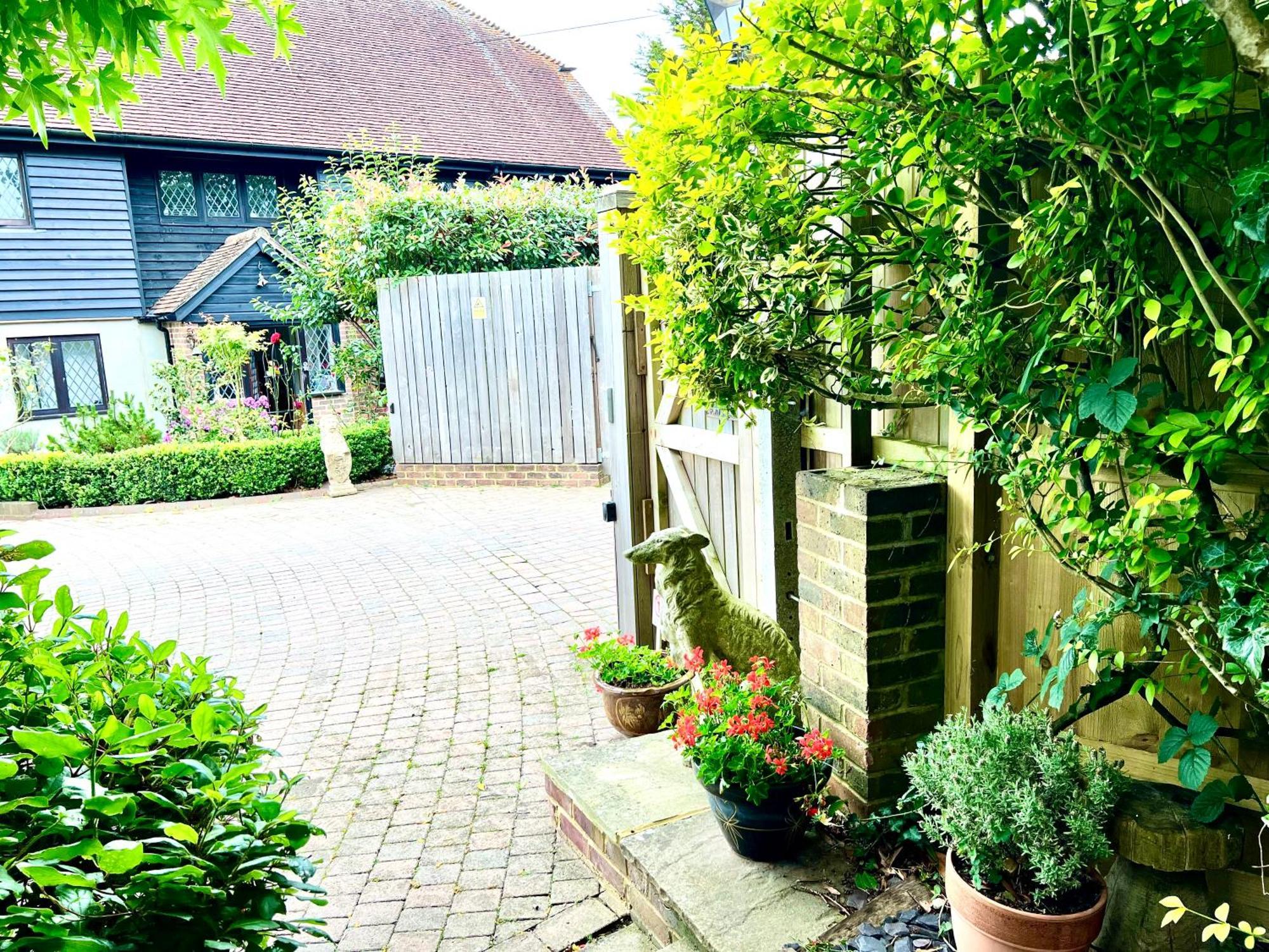 Amber Lodge Hickstead-A Burgess Hill Exterior photo